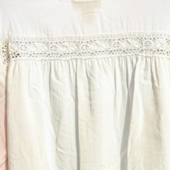 WHITE TOP WITH ROLL BUTTON SLEEVES BACKGROUND100% RAYON HIGHLIGHTS 100% COTTON - Picture 3 of 7